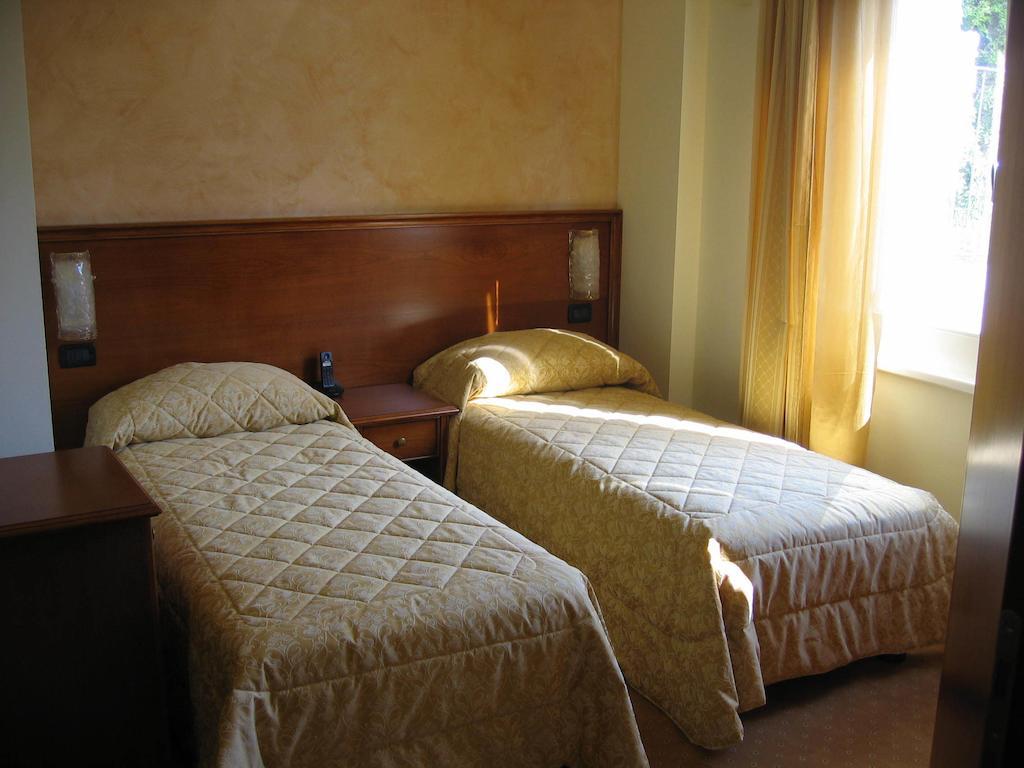 Doppel-/Zweibettzimmer mit Bergblick